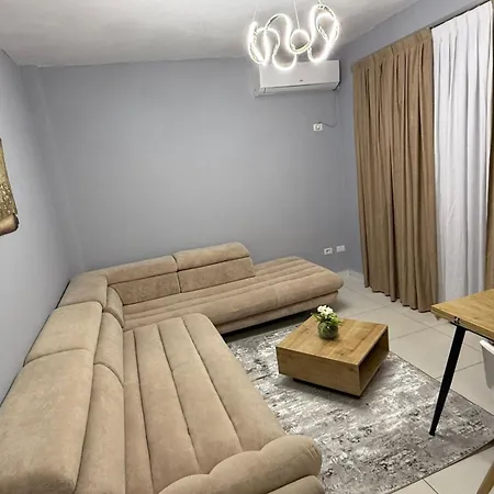Lux Velipoj 公寓
